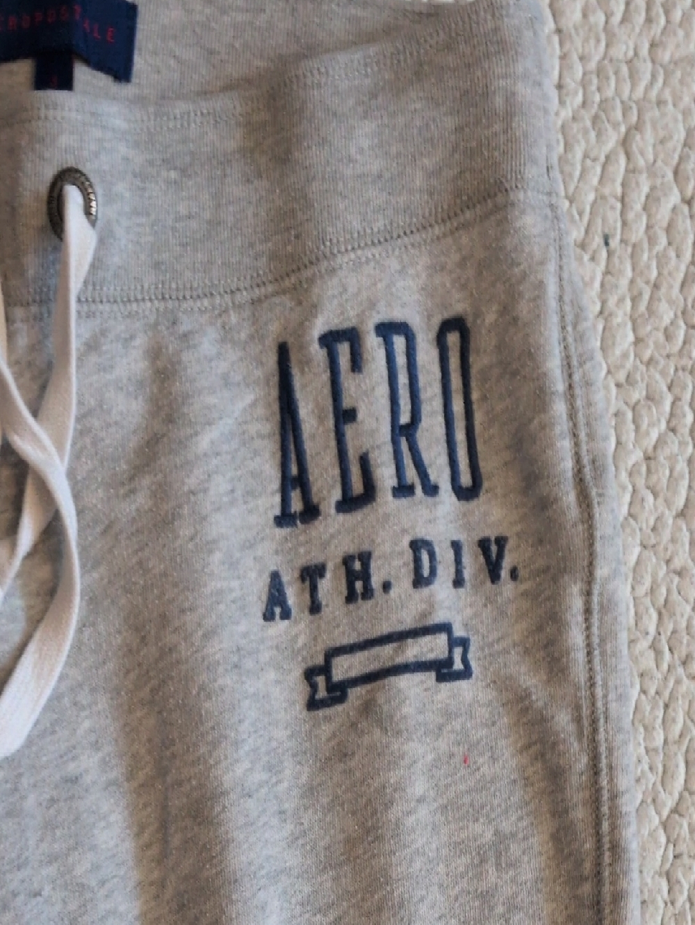 Aeropostale Grunge Distressed Destroyed Cropped Joggers Sweatpants Loungwear - Picture 3 of 7